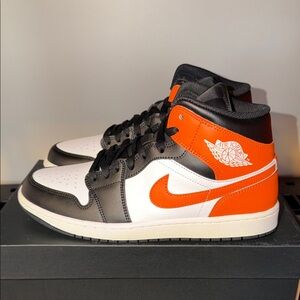 Air Jordan 1 Mid Starfish Orange Black DQ8426-801 Men’s Size 9.5